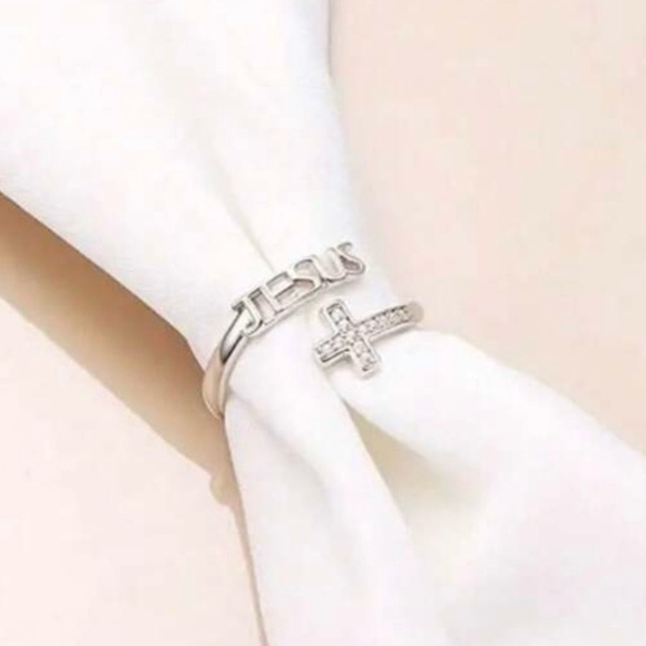 Silver Jesus and Rhinestone Cross Ring - Picture 4 of 4